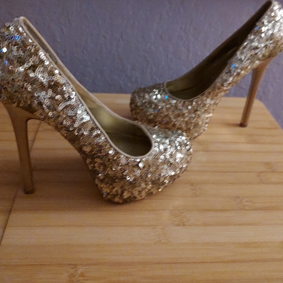 Steve Madden Gold Sequin platform heels - Picture 5 of 16